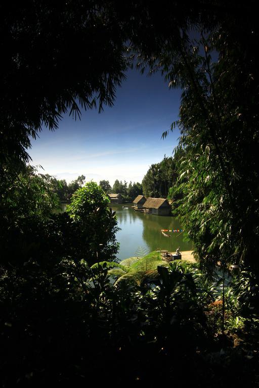 Kampung Sampireun Resort & Spa Garut Buitenkant foto